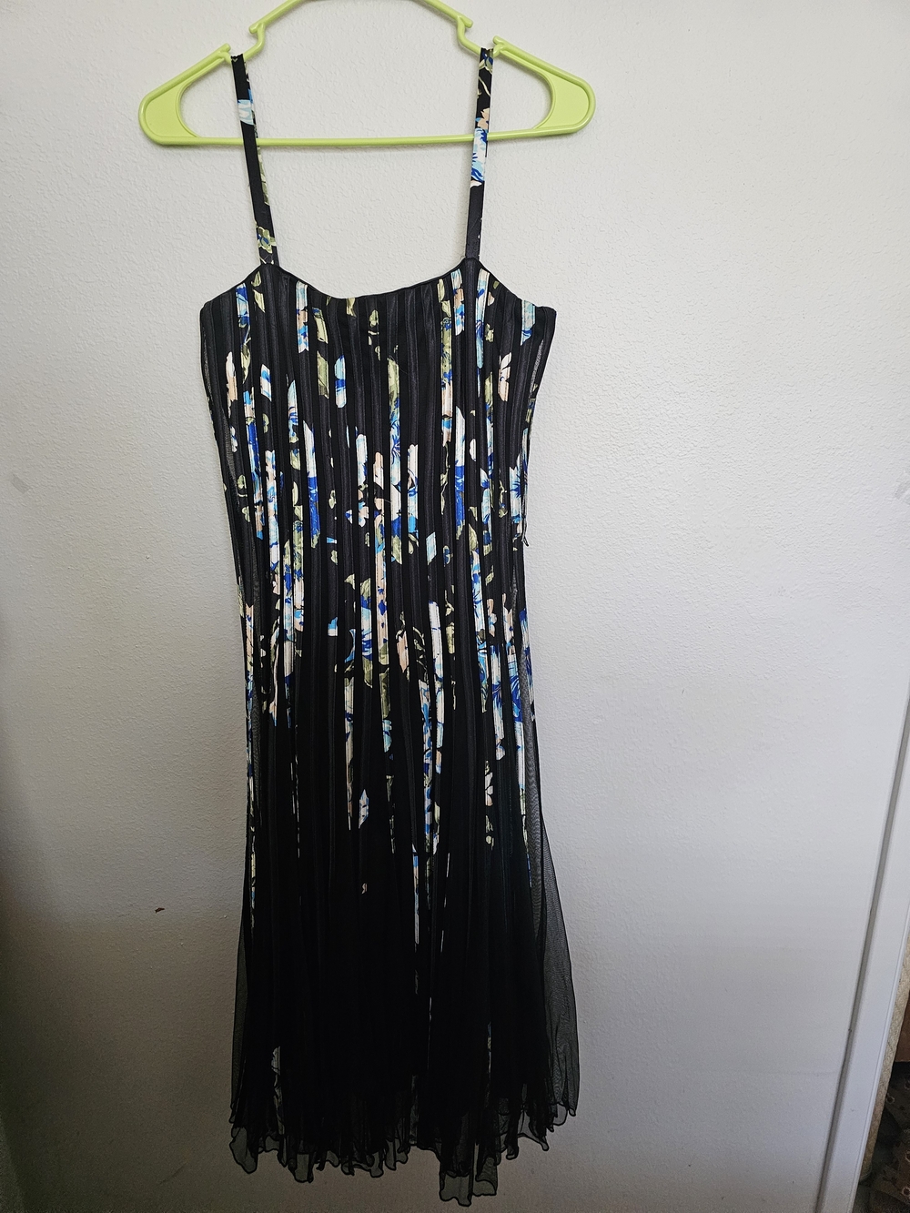 Sandra Darren Black Pleated Floral Dress Size 10